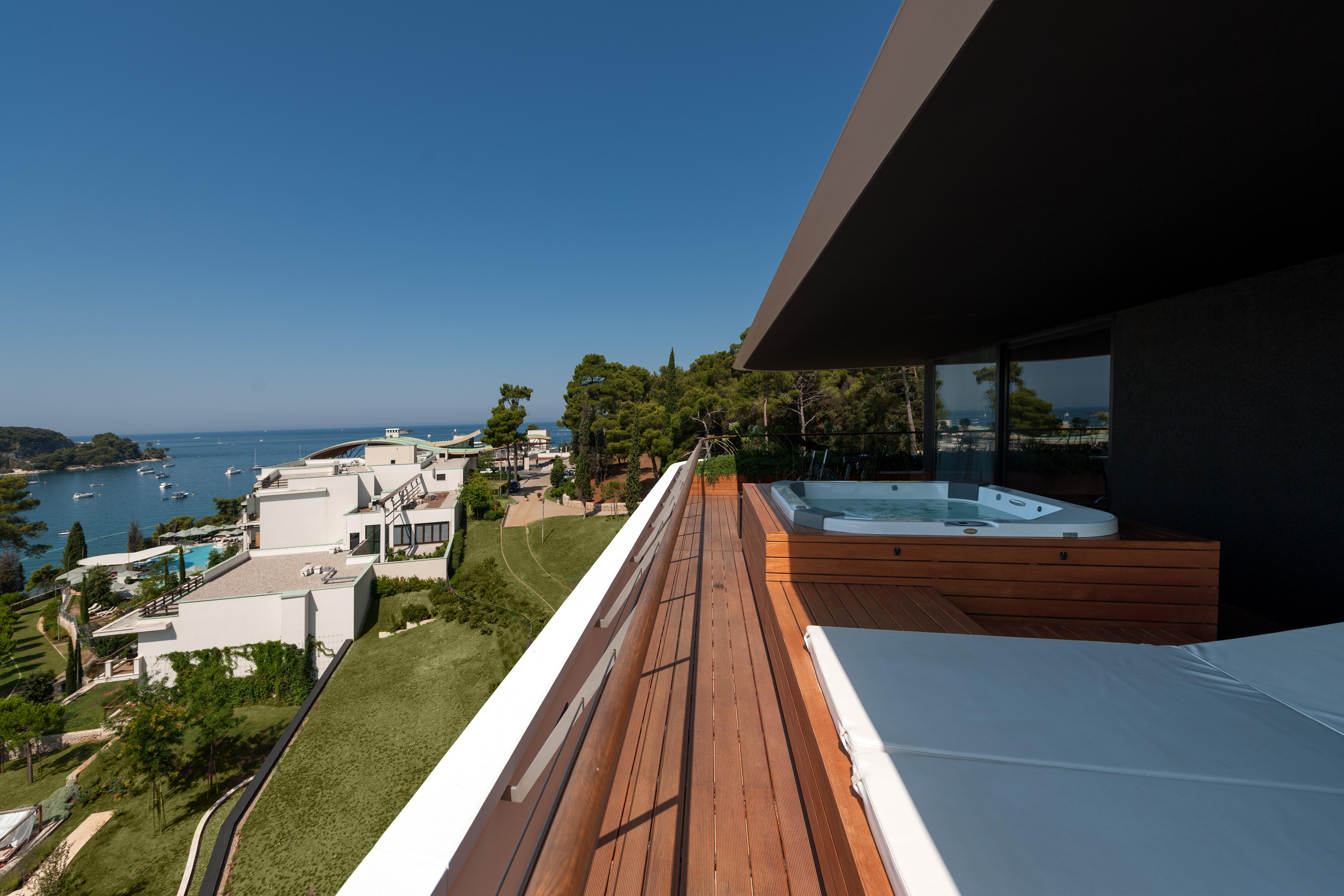 Lone Hotel By Maistra Collection Rovinj Ngoại thất bức ảnh The view from the house