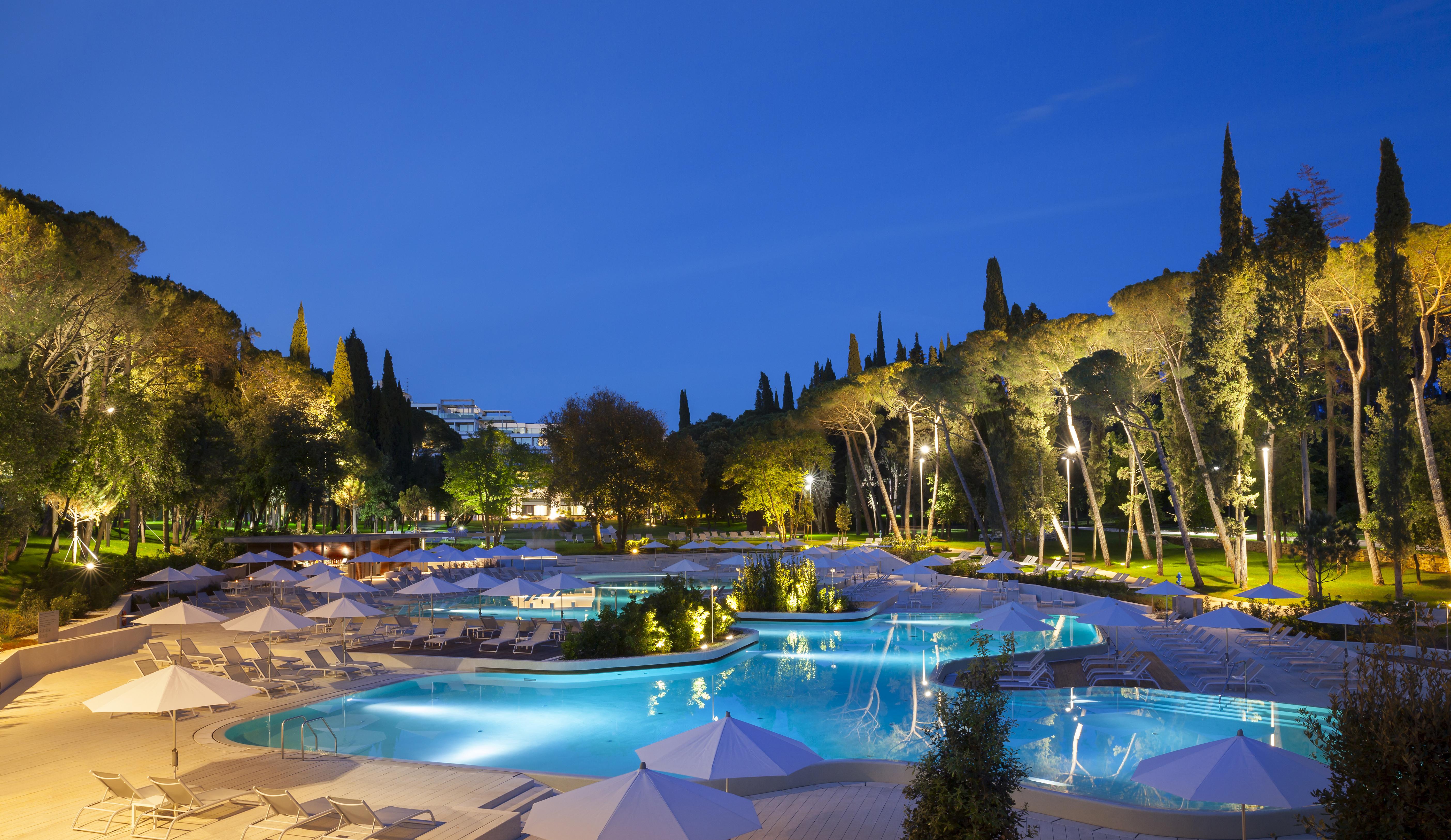 Lone Hotel By Maistra Collection Rovinj Ngoại thất bức ảnh The resort's main pool