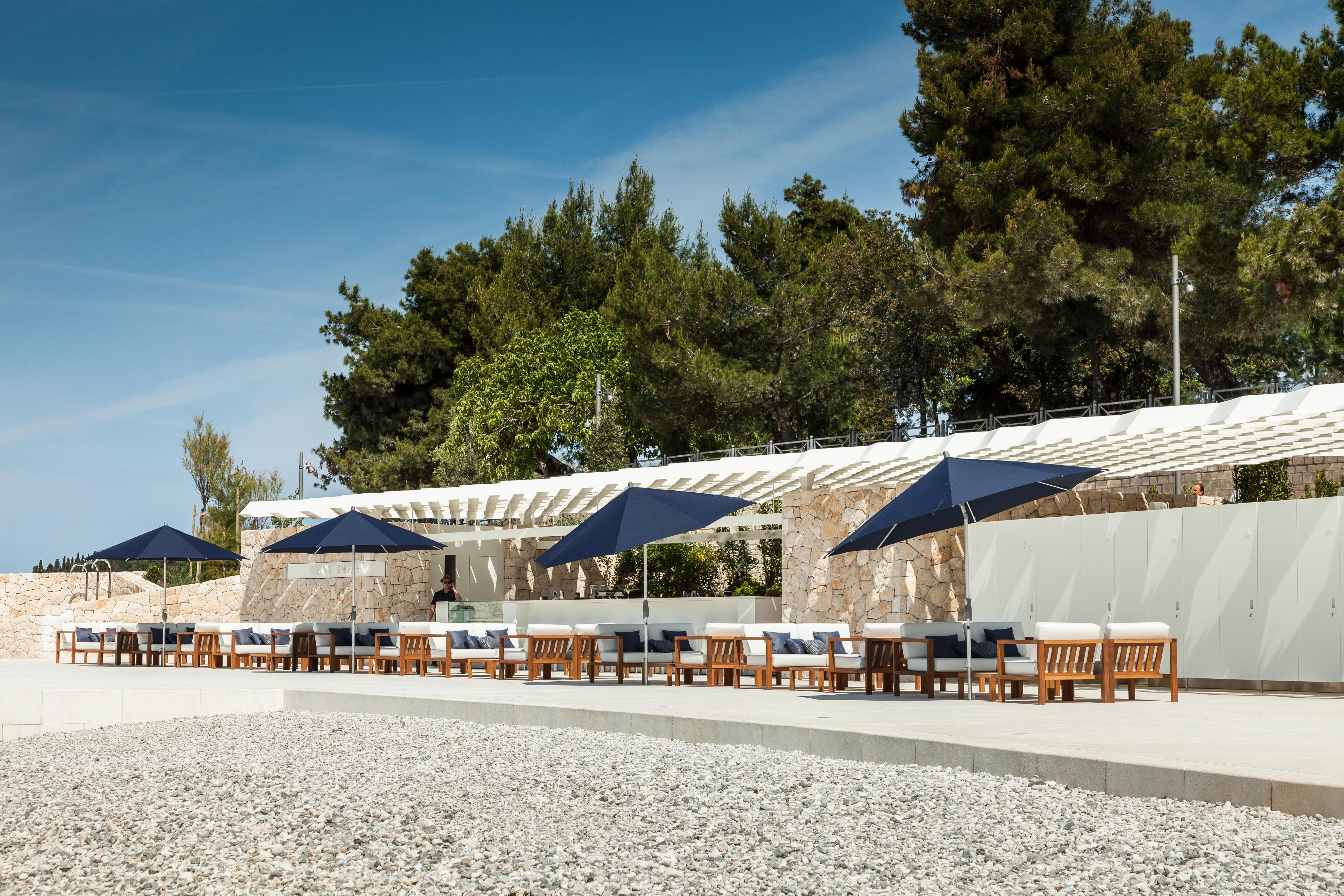 Lone Hotel By Maistra Collection Rovinj Ngoại thất bức ảnh The beach at the hotel